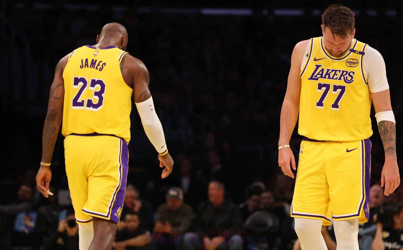 斯马特脑后长眼助攻艾顿空接上篮得手,湖人打出9-0打停猛龙 斯马特脑后长眼助攻艾顿空接上篮得手,湖人打出9-0打停猛龙